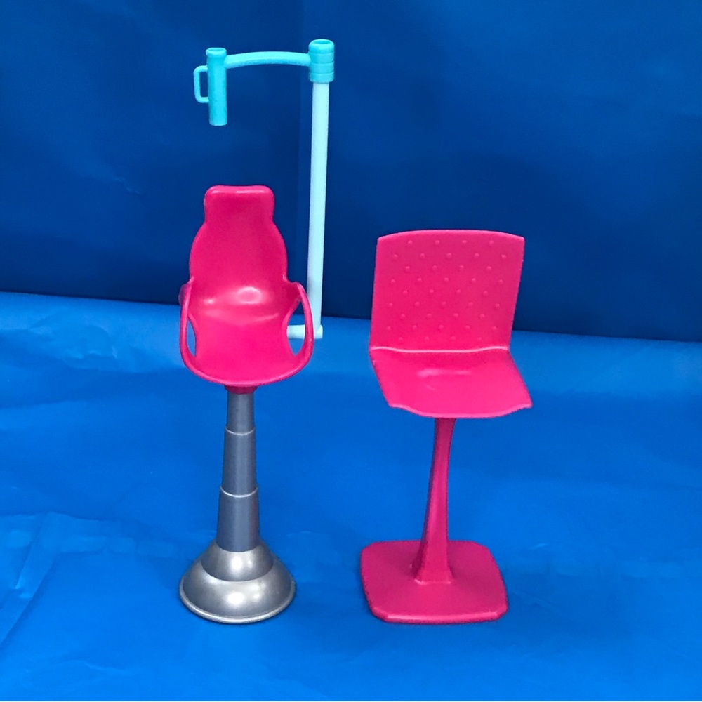 Lot Of 2 Barbie Chairs, Hairsalon pedestal pink chair & Dream House Pink Chair.